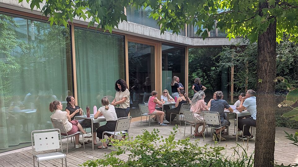 CAS PHC im Innenhof des DSBGs